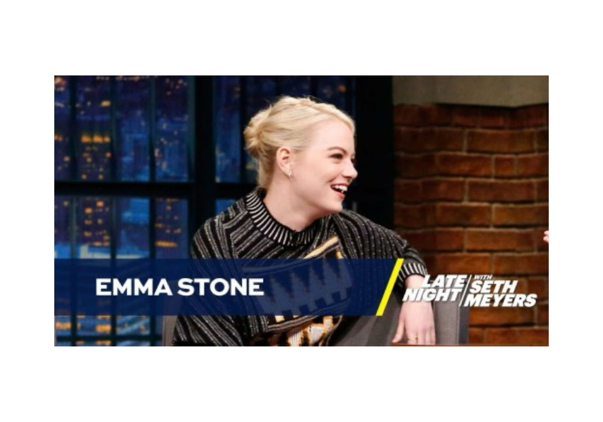 Emma Stone wearing an AMANDA PEARL Quill Bypass Ring on the Late Show with Seth Meyers.