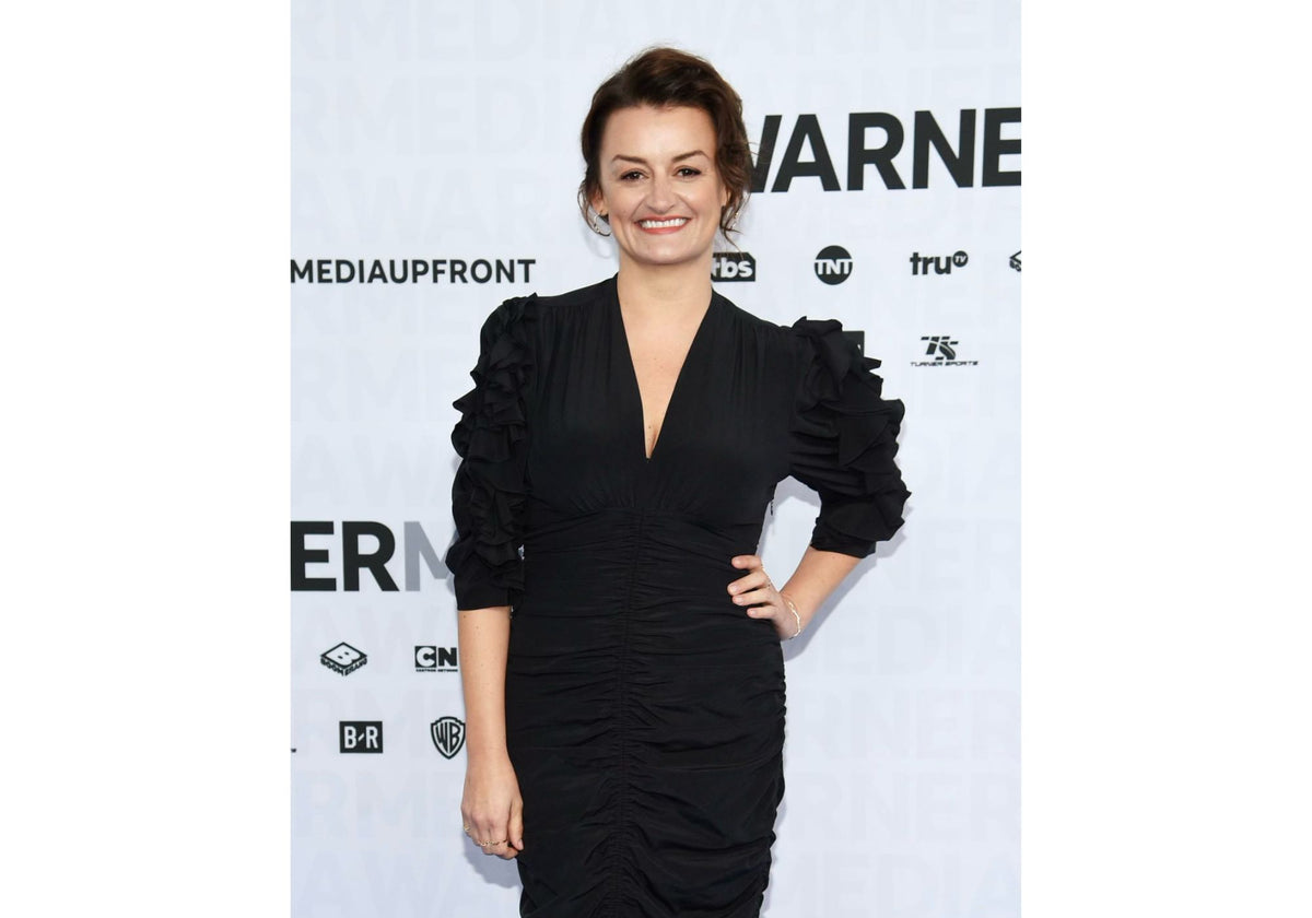 Alison Wright of the Americans and Snowpiercer wearing AMANDA PEARL Ripple Jewelry on the red carpet.
