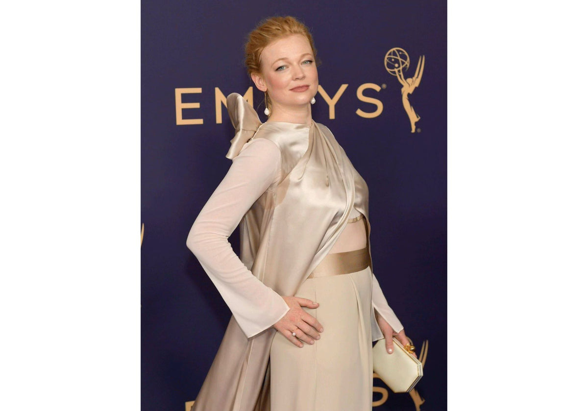Sarah Snook from Succession at the Emmys wearing Baroque Pearl Threaders and bypass ring by AMANDA PEARL.