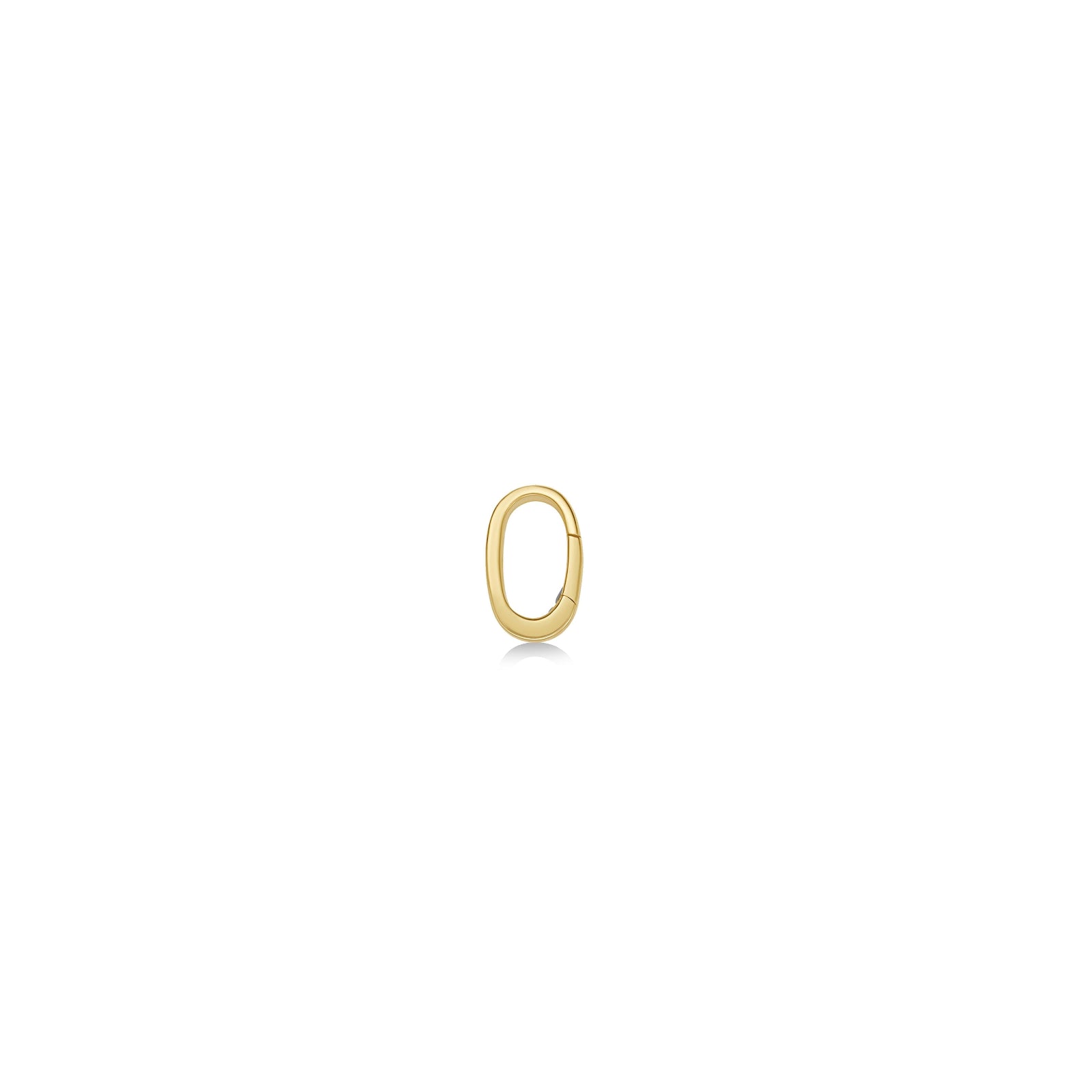 AMANDA PEARL Small oval charm lock in yellow gold on a white background.