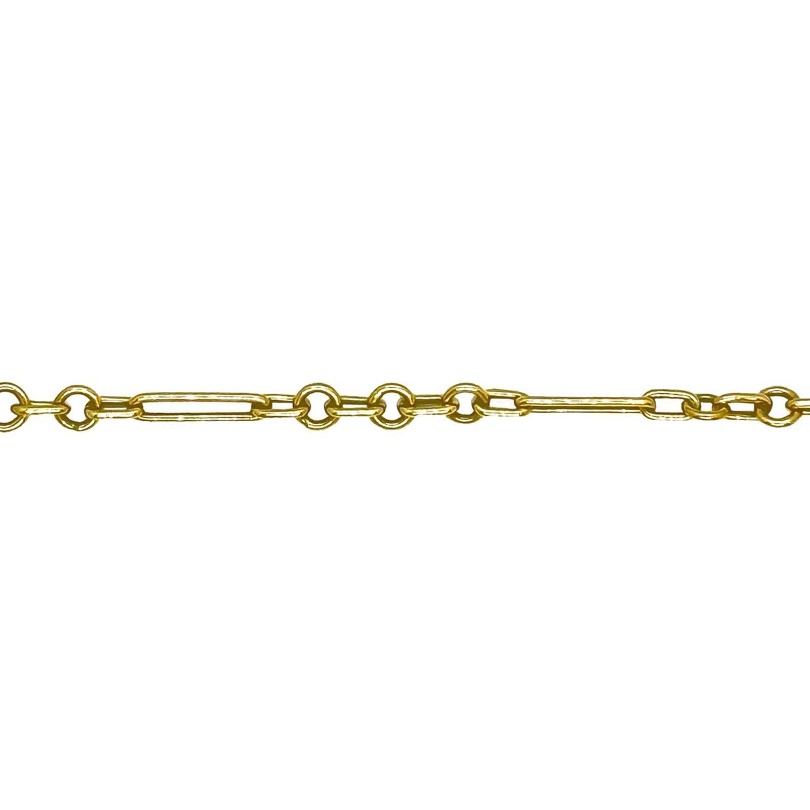 A close up of the links of the 6mm irregular paperclip chain from AMANDA PEARL in 14K yellow gold.