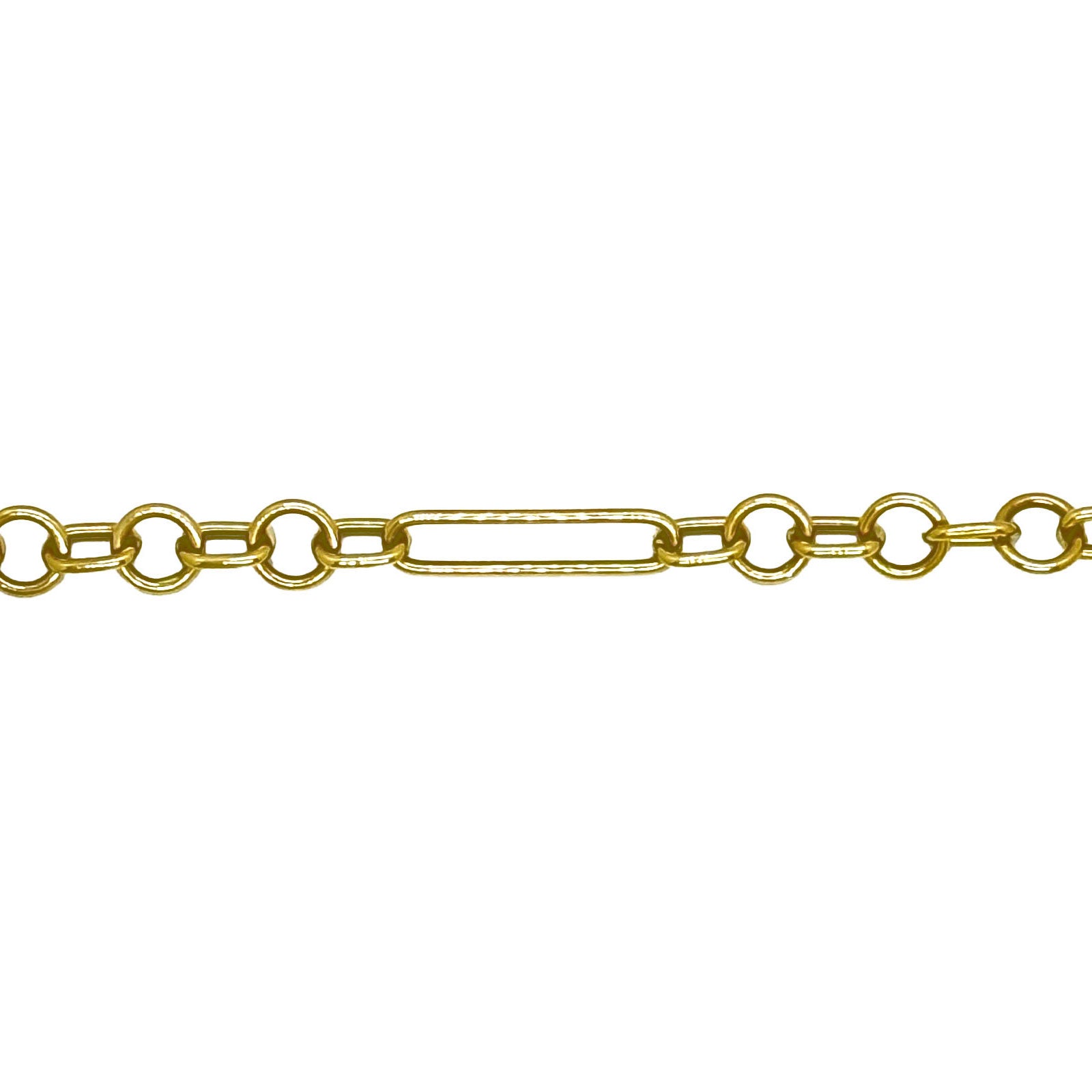 A close up of the links of the 8mm irregular paperclip chain from AMANDA PEARL in 14K yellow gold.