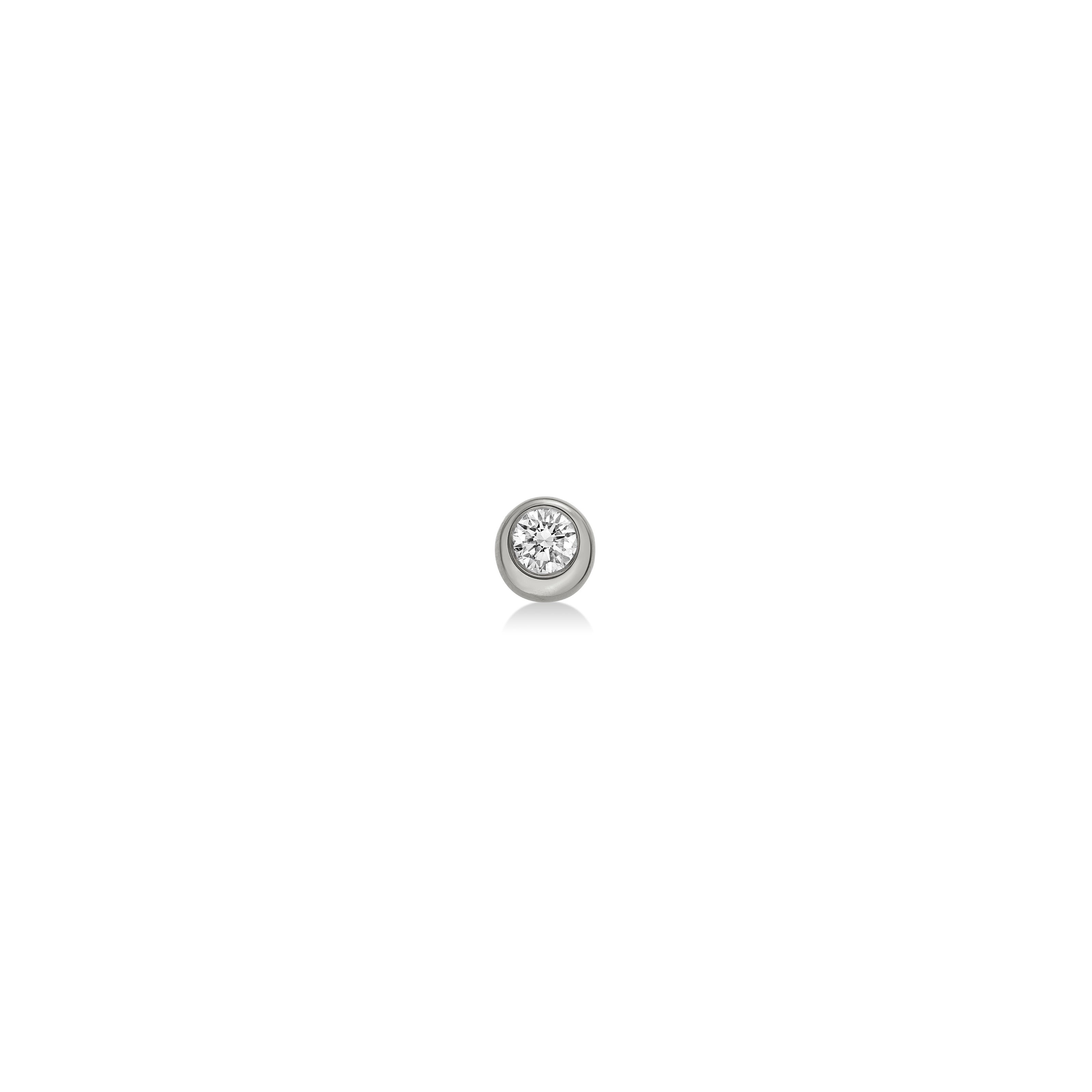 Molten Solitaire round stud in 14K white gold featuring a diamond shot from head on on a white background. 